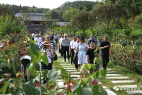 弘揚(yáng)鄉(xiāng)賢文化 觀摩《川北舊事》 作家總編聚集南部縣正覺(jué)寺村建言鄉(xiāng)村振興