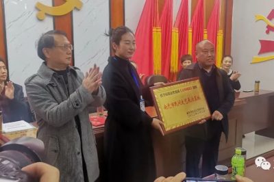 春天來(lái)了，百花齊放，百鳥(niǎo)爭(zhēng)鳴，文藝盛會(huì)在寺外桃源